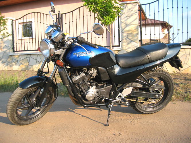 Honda CB250 Jade
